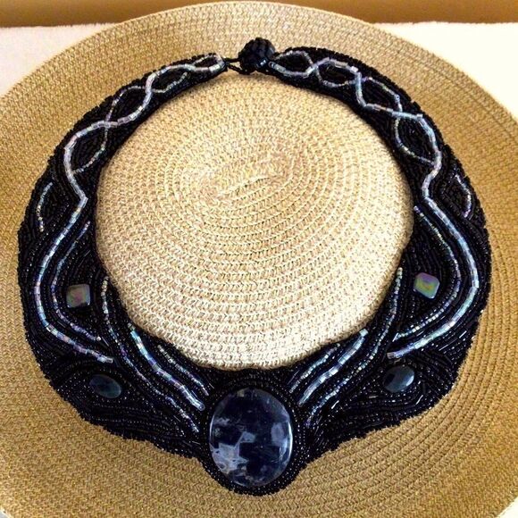 VINTAGE STYLE CHUNKY STONE BEADED CHOKER - Picture 1 of 10